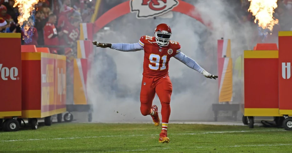 Arrowheadlines: Tamba Hali is working out with young Chiefs pass rusher