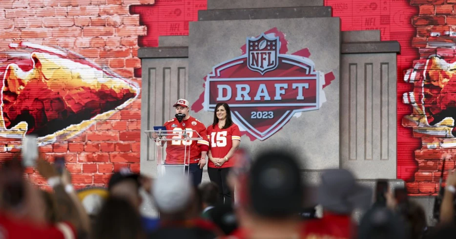 Here’s what it’s like to cover the Chiefs on draft night