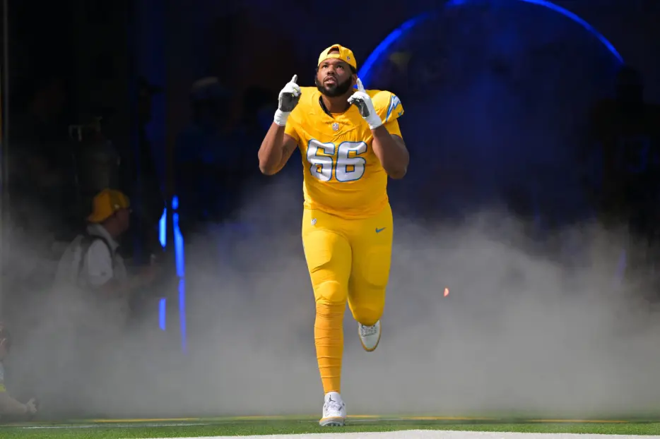 Seahawks Sign OT Bobby Hart, Cut WR Levi Wentz