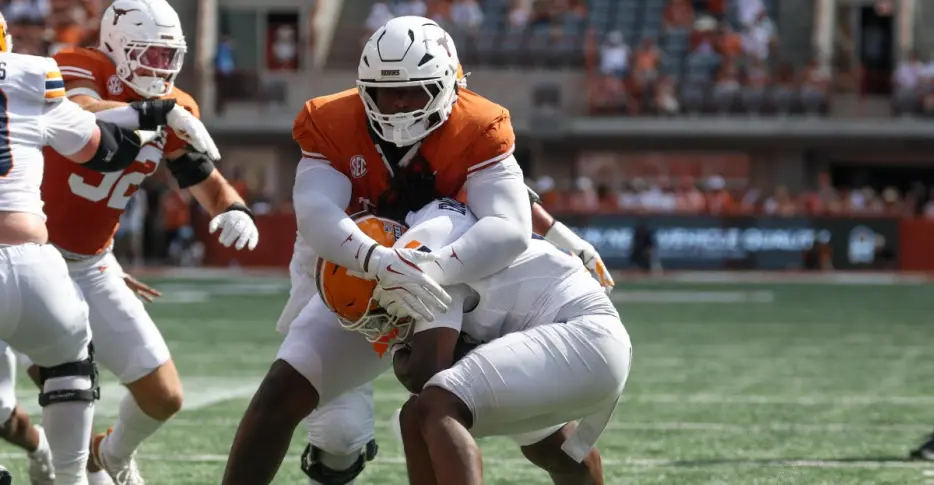 Patriots add defensive tackle Travis Shaw to rookie class, waive long snapper