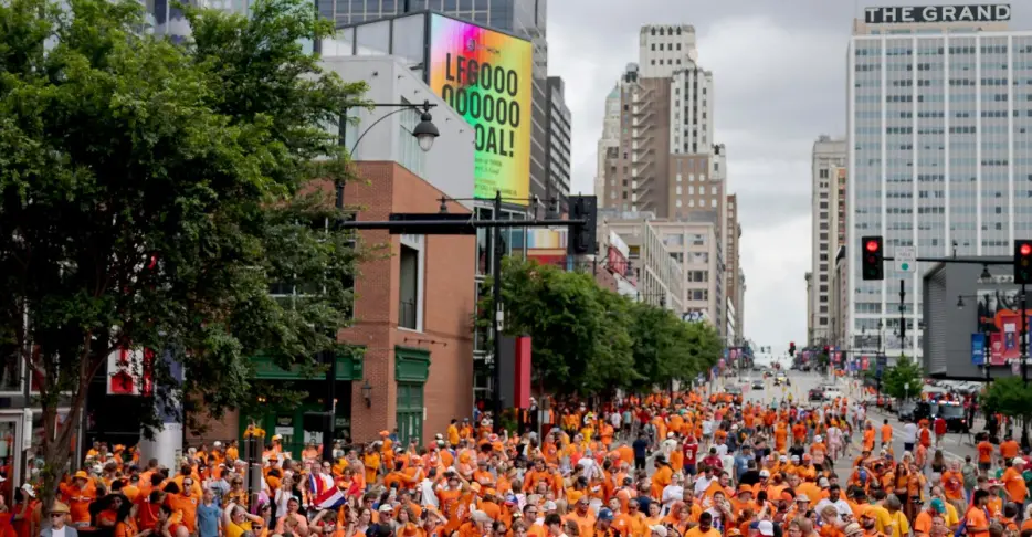 Tailgate Thursday: Dutch supporters take over downtown Kansas City
