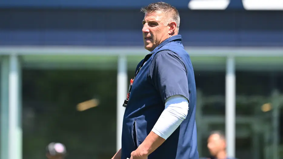 Patriots HC Mike Vrabel gives blunt first impression of Drake Maye-AJ Brown connection