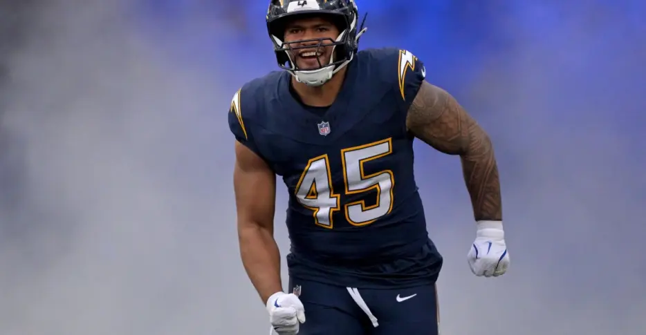 Chargers EDGE Tuli Tuipulotu makes NFL 100 debut