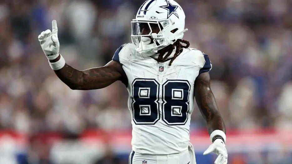 Dallas Cowboys Star Falls in NFL Top 100 Ranking