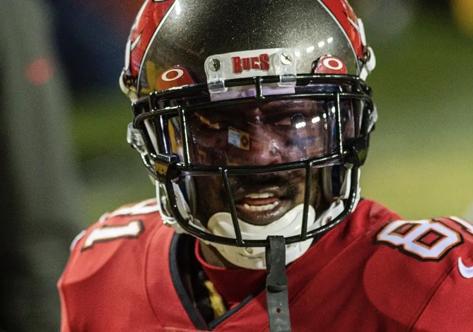 Antonio Brown Goes Off on Ravens Star: ‘He Sucks’