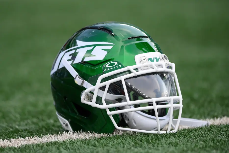 Jets Cut C Gus Hartwig From PUP List