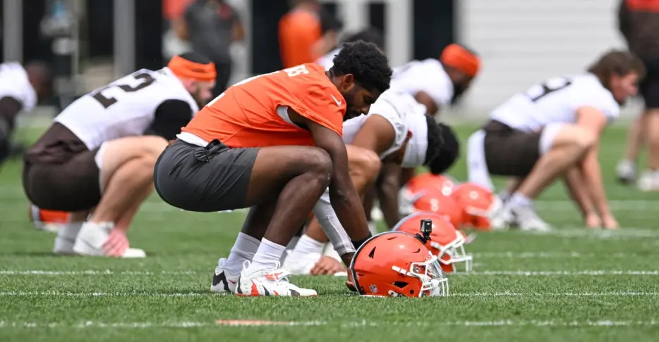 Cleveland Browns news: QB bad. LB good. All in a day’s rankings