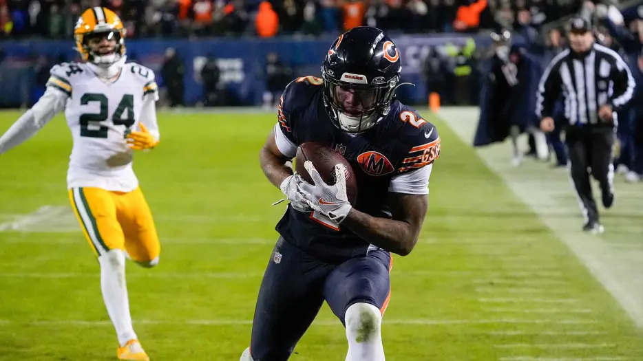 ESPN analyst dumps more hate on DJ Moore trade with brutal ranking