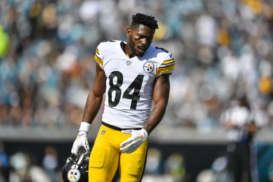 Former Steelers WR Antonio Brown Takes Massive Shot at Ben Roethlisberger
