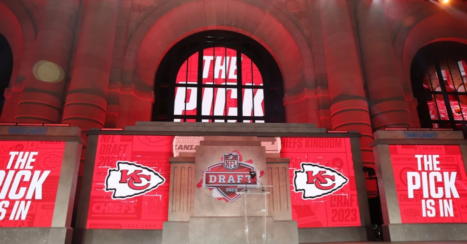 Arrowheadlines: ESPN proposes 2 possible  first-round draft trades for the Chiefs