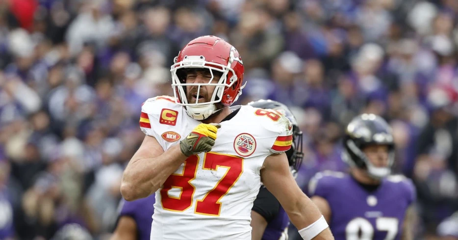 Chiefs, Travis Kelce agree to two-year contract extension, according to a report