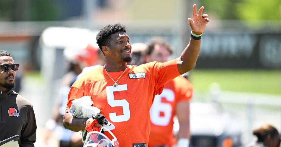 Video: Watch Mike Vrabel, Jameis Winston’s competition that happens ‘every day’