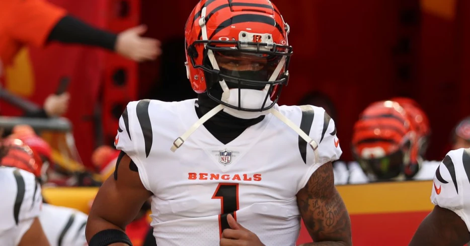 Bengals news (7/26): Holding in?