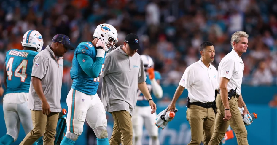 Dolphins linebacker Jaelan Phillips suffered season-ending ACL injury against the Titans