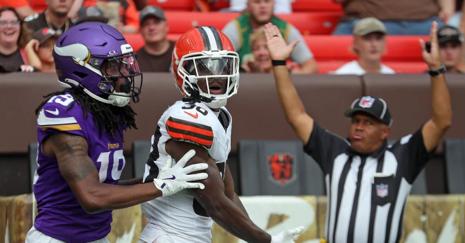 Browns make 4 roster moves Thursday morning as injury returns near