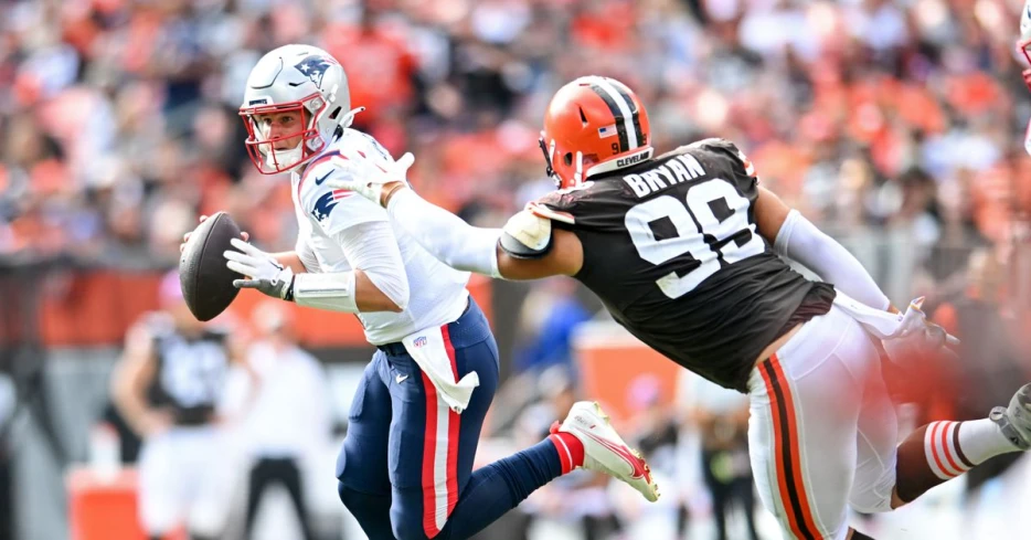 Browns sign former Patriots starting QB to fill Deshaun Watson’s roster spot, reportedly