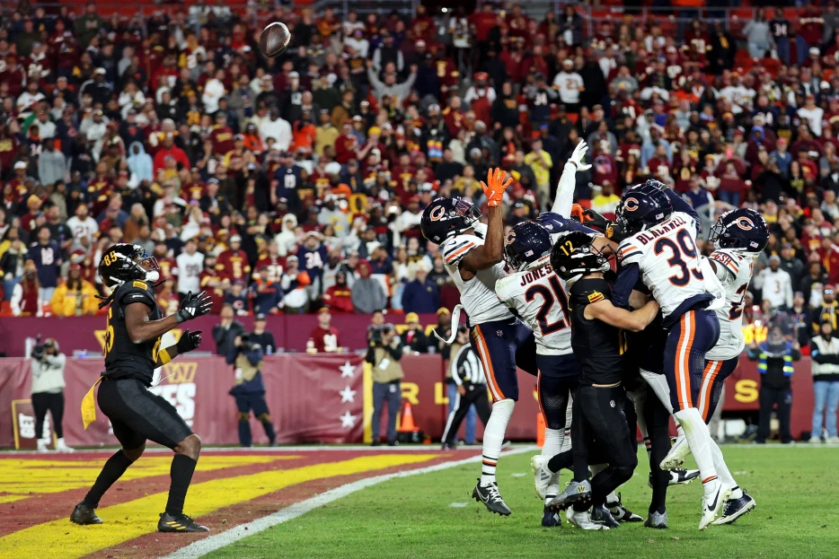 Bears DB Should Have to Walk Back to Illinois After Taunting Fans Before Game-Losing Hail Mary