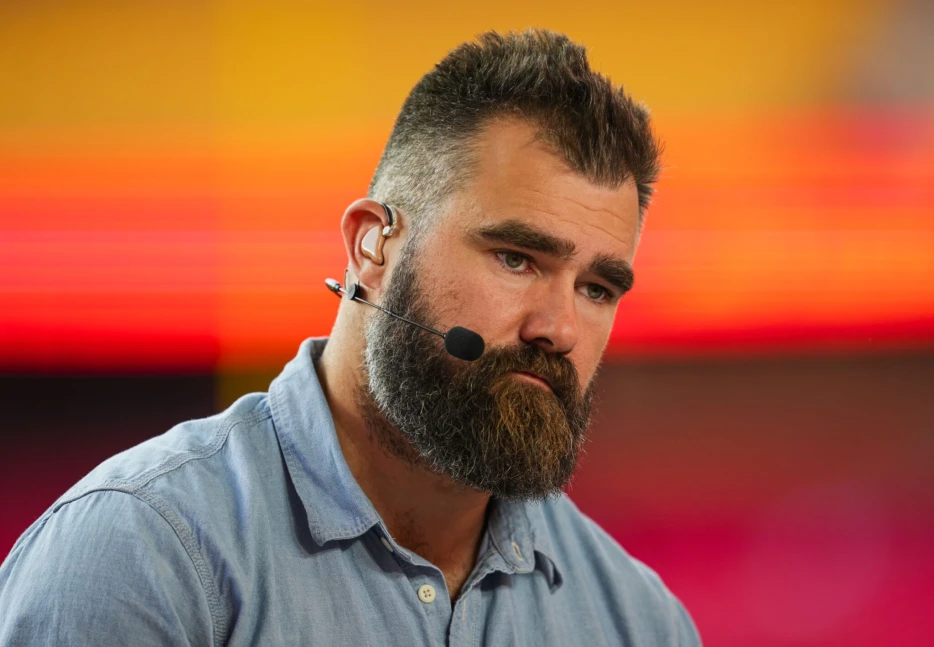 Jason Kelce Smashes Some Penn State Student’s Phone After Homophobic Slur Directed at Travis Kelce