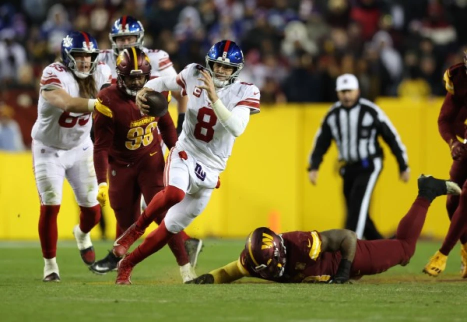 See it: Giants' Daniel Jones trucks two Commanders defenders for TD