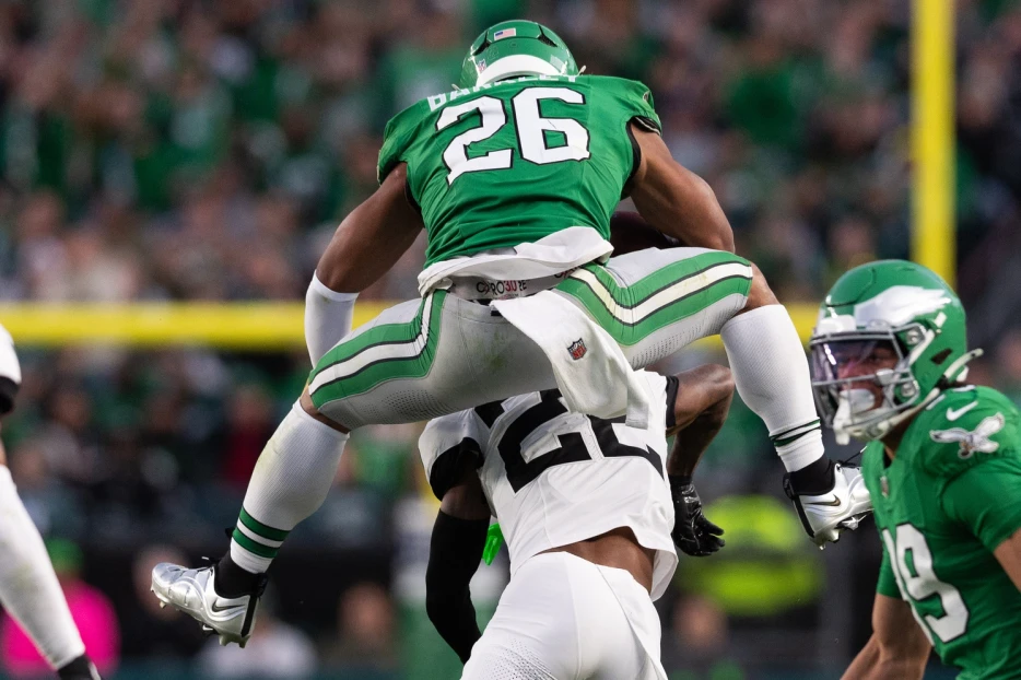 The Eagles’ Sideline Reactions to Saquon’s Hurdle are Awesome