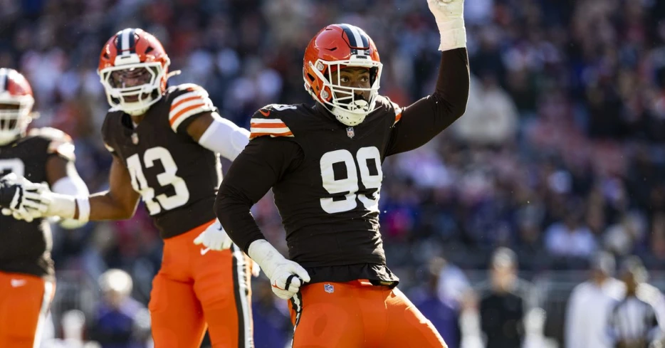 Daily Dawg Chow 11/6: Browns news, Za’Darius Smith traded to the Lions, Quinton Jefferson released &amp; more