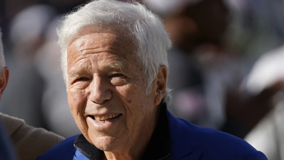 What Robert Kraft Told Drake Maye Before Patriots’ Win Over Bears