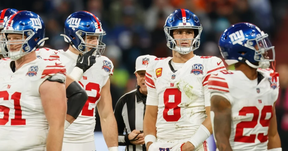 Giants (finally) bench Daniel Jones