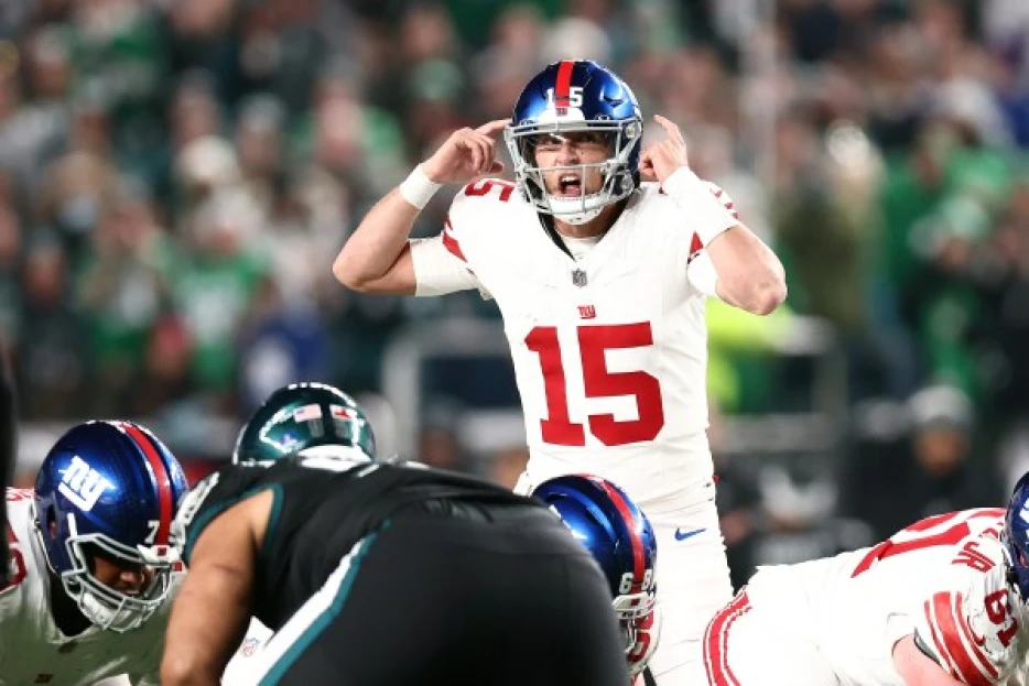 Giants will bench Daniel Jones in favor of Tommy DeVito