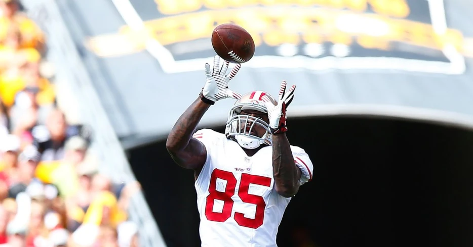 Former 49ers star Vernon Davis shares the wildest thing a fan ever told him