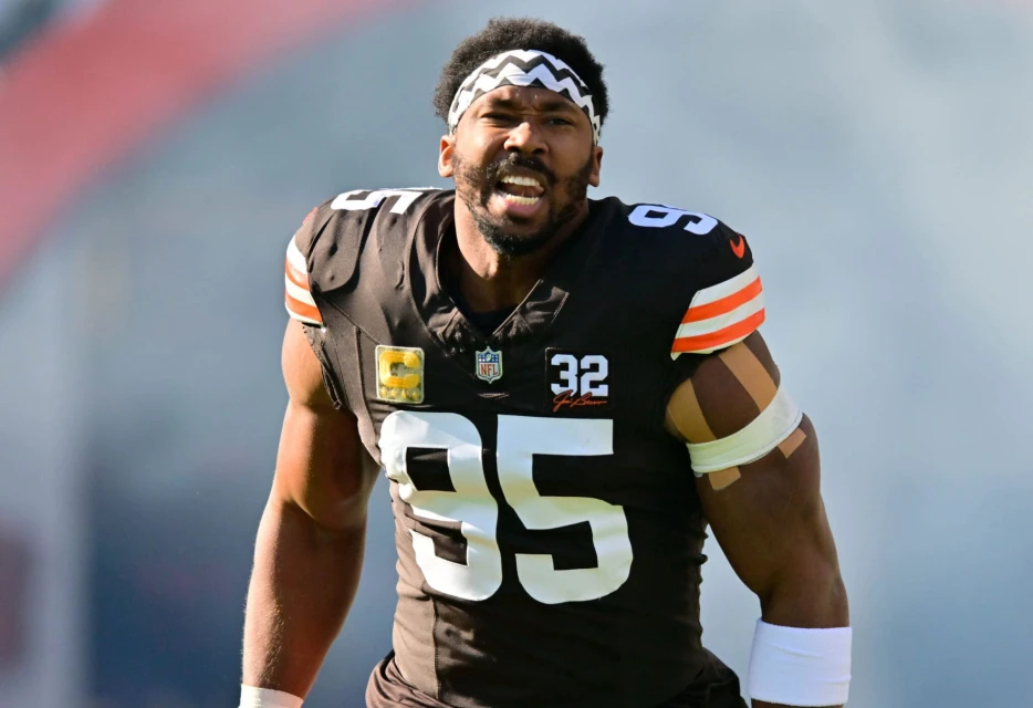 Myles Garrett Has Words for T.J. Watt after NFL Honors Flap