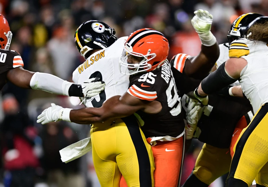 Mistakes By the Lake: Steelers Blunder to Blustery Loss to Browns