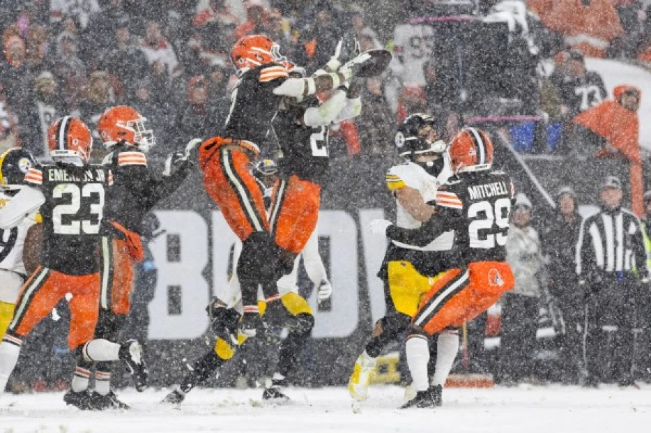 Steelers show confusion, zero effort on Hail Mary attempt vs. Browns: Watch