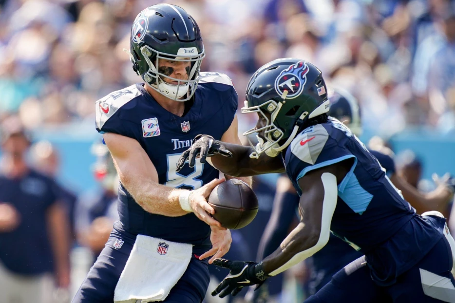 Titans Start-Sit: Week 12 Fantasy Advice for Tyjae Spears, Calvin Ridley, Tony Pollard, and Others