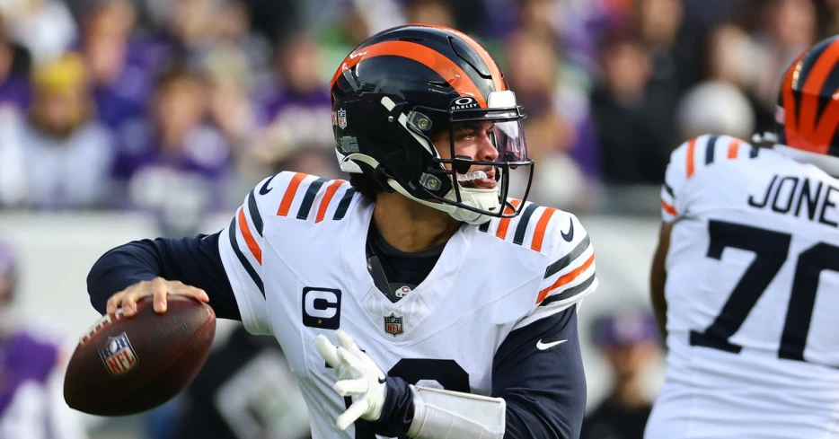 Caleb Williams breaks the Bears record for passing yards by a rookie