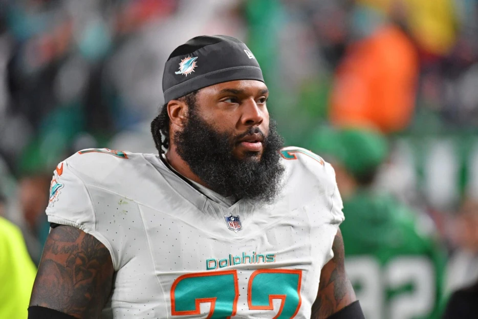 Dolphins Activate OL Isaiah Wynn, Cut Lester Cotton Among Other Moves