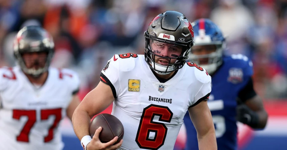 NFL Playoff Picture and Bracket Week 12: Buccaneers Dominate Giants, Dolphins Beat Patriots, Lions Improve to 10-1, and More