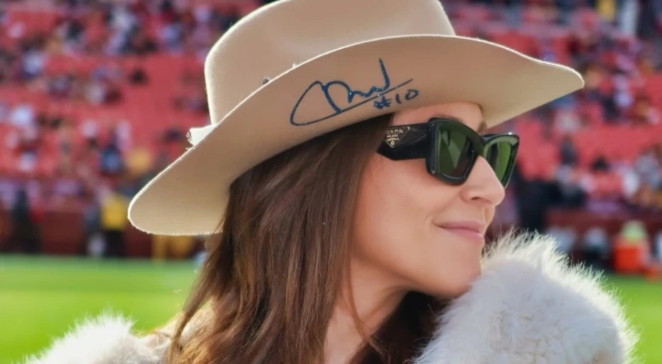 PHOTOS: Everyone Is Going Crazy Over Cooper Rush’s Wife &amp; Her Awesome Cowboys-Themed Outfit From Sunday’s Game vs. Commanders