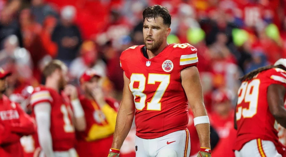 What Record Did Kansas City Chiefs TE Travis Kelce Set In Receiving Yards?