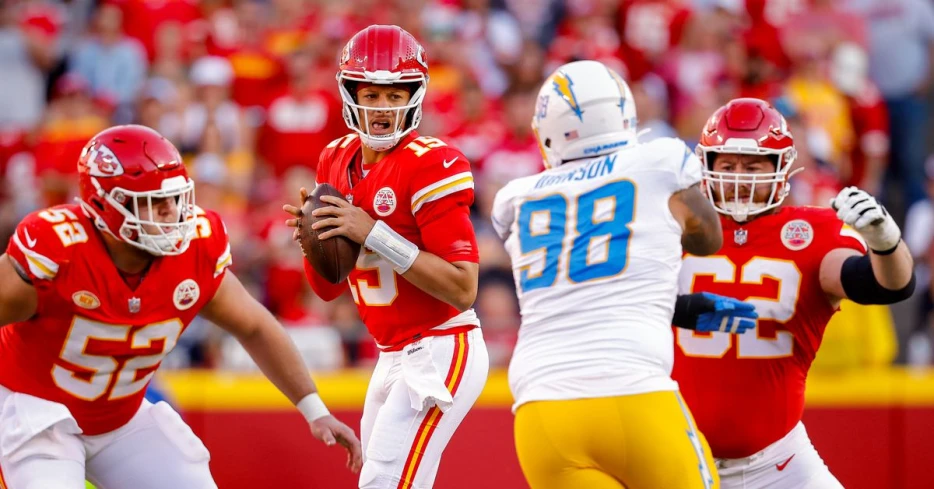 Chiefs open as favorites over the Chargers in Week 14