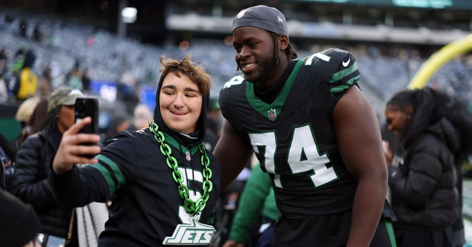 Olu Fashanu shines at left tackle against Seattle Seahawks