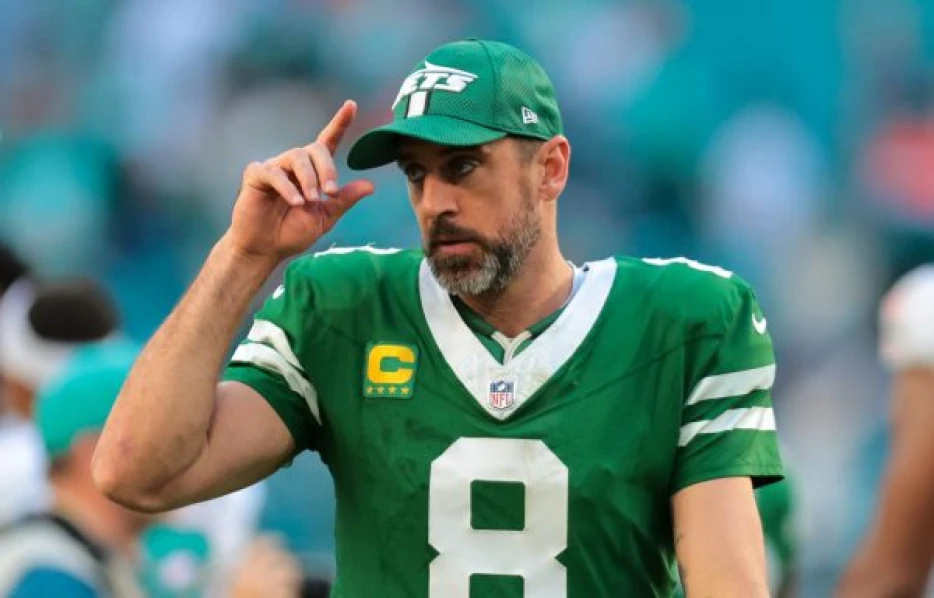 Aaron Rodgers deflected about the Jets missing the playoffs again in classic Aaron Rodgers fashion