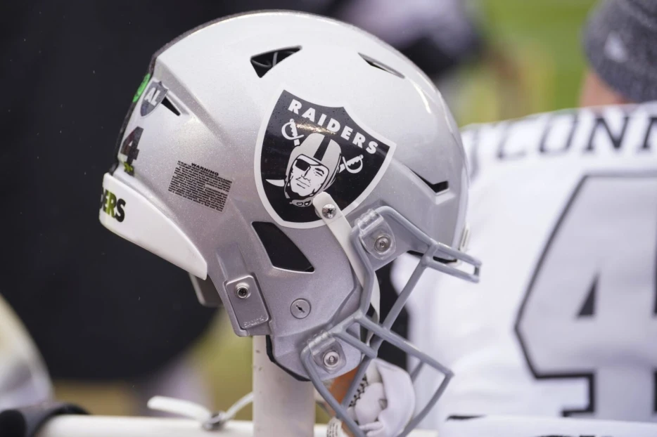 Raiders Sign 12 To Futures Deals For 2025