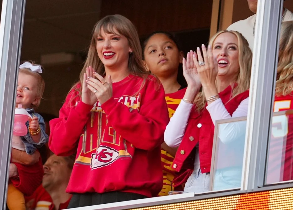 Is Taylor Swift at the Chiefs-Texans Game? Latest Update on the Pop Superstar’s Playoff Plans