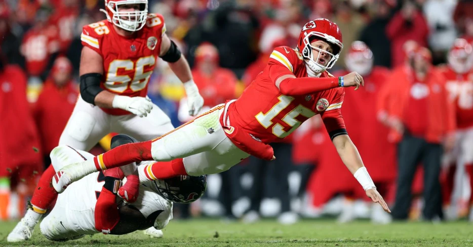 Chiefs depend on big plays from Mahomes and Kelce against tough Texans team