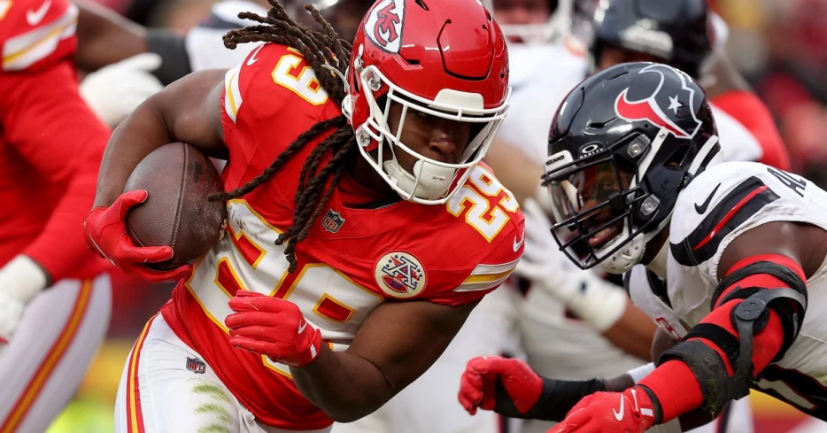 Kareem Hunt excited to ‘write the rest of his story’ with Chiefs