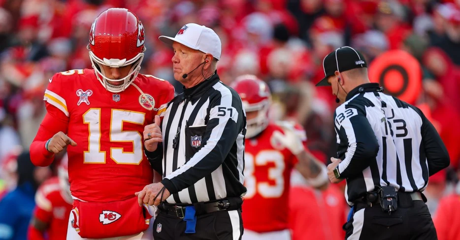 Arrowheadlines: Patrick Mahomes disagrees with claims that refs favor the Chiefs