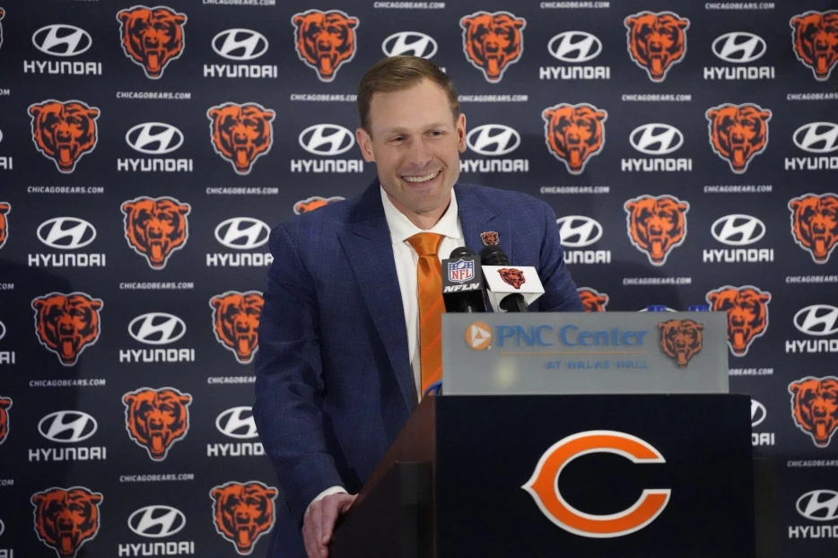 It Appears Bears’ $13 Million Head Coach Ben Johnson Doesn’t Know His Right From Left