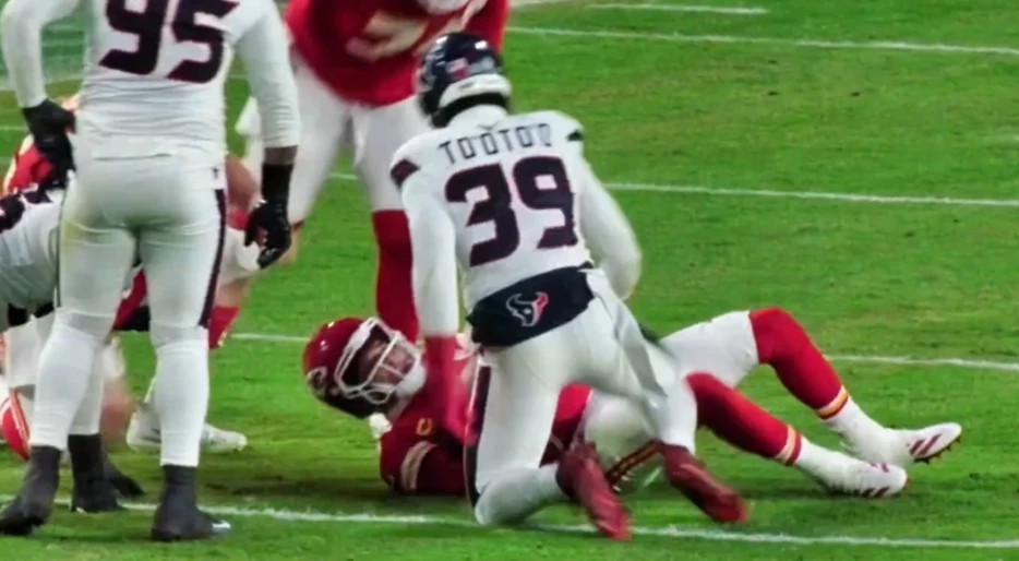 Mic’d Up Cameras Caught Patrick Mahomes’ 3-Word Message For Henry To’oTo’o After His Unnecessary Roughness Hit That Proves It Shouldn’t Have Been Flagged