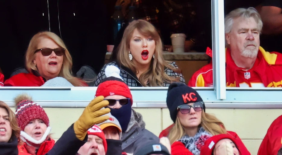 Social Media Thinks The Biggest Battle During AFC Championship Game Between The Chiefs &amp; Bills Will Take Place In The Stands With Taylor Swift