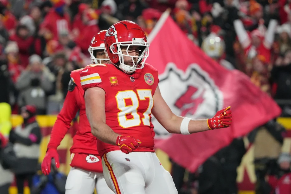 Travis Kelce Shares 5-Word Response to Legendary Rapper Lil Wayne Taking a Shot at the ‘Cheating A**’ Chiefs